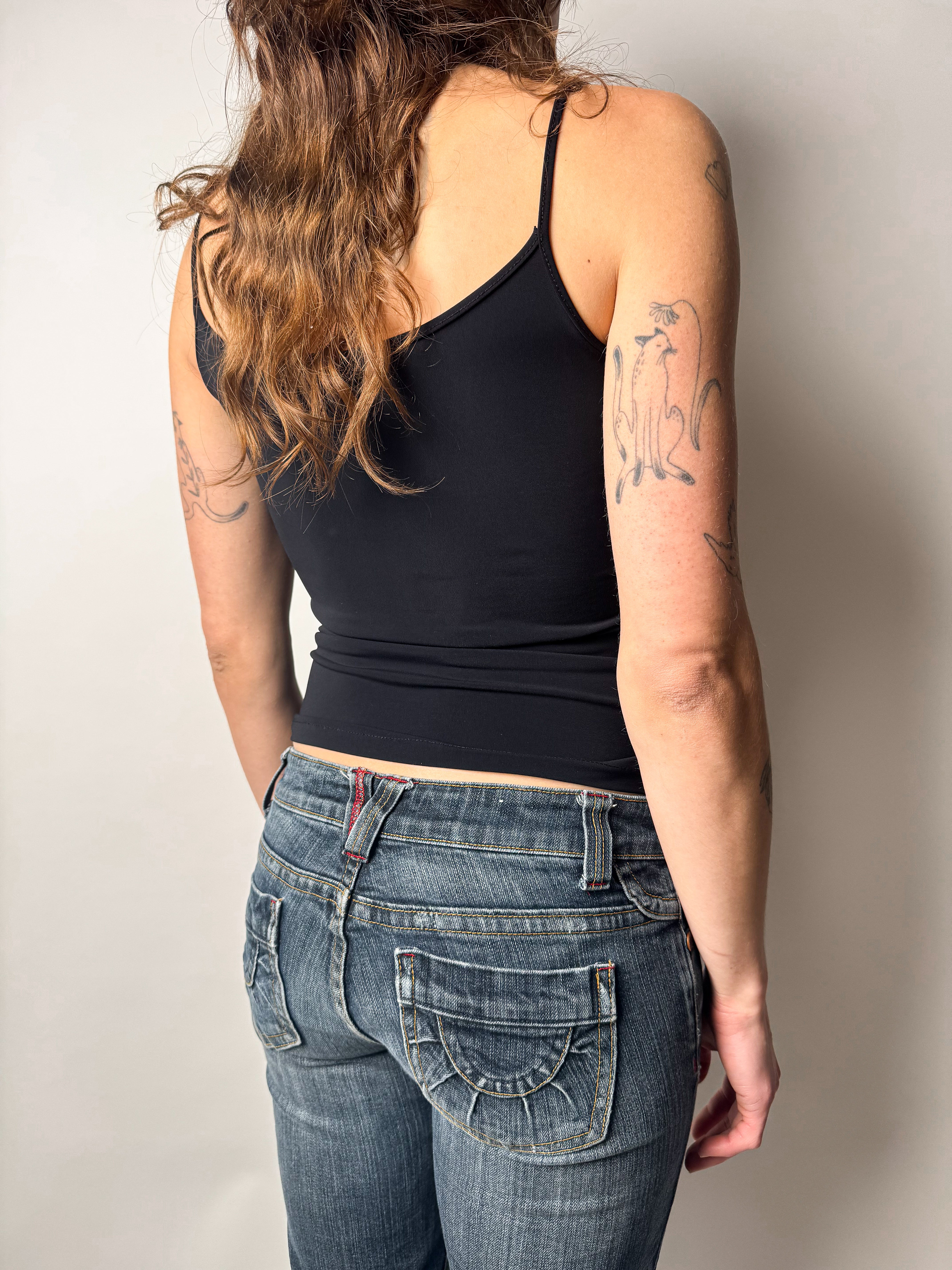 גופיית בייסיק שחורה (M)