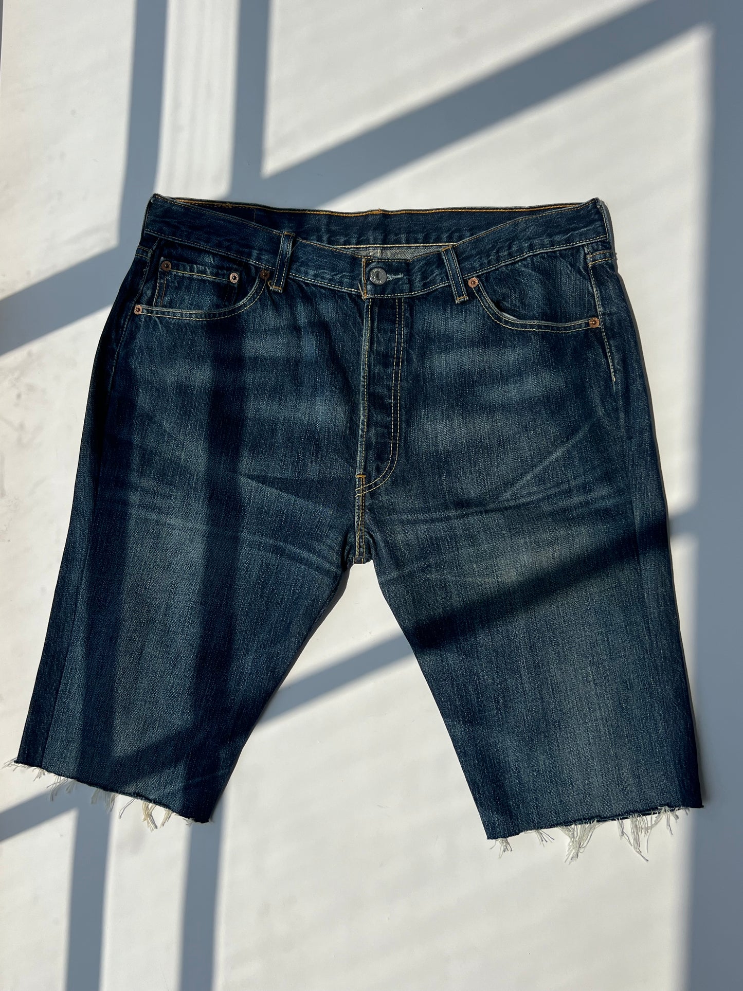 ג׳ינס כהה משופשף Levi's (46)