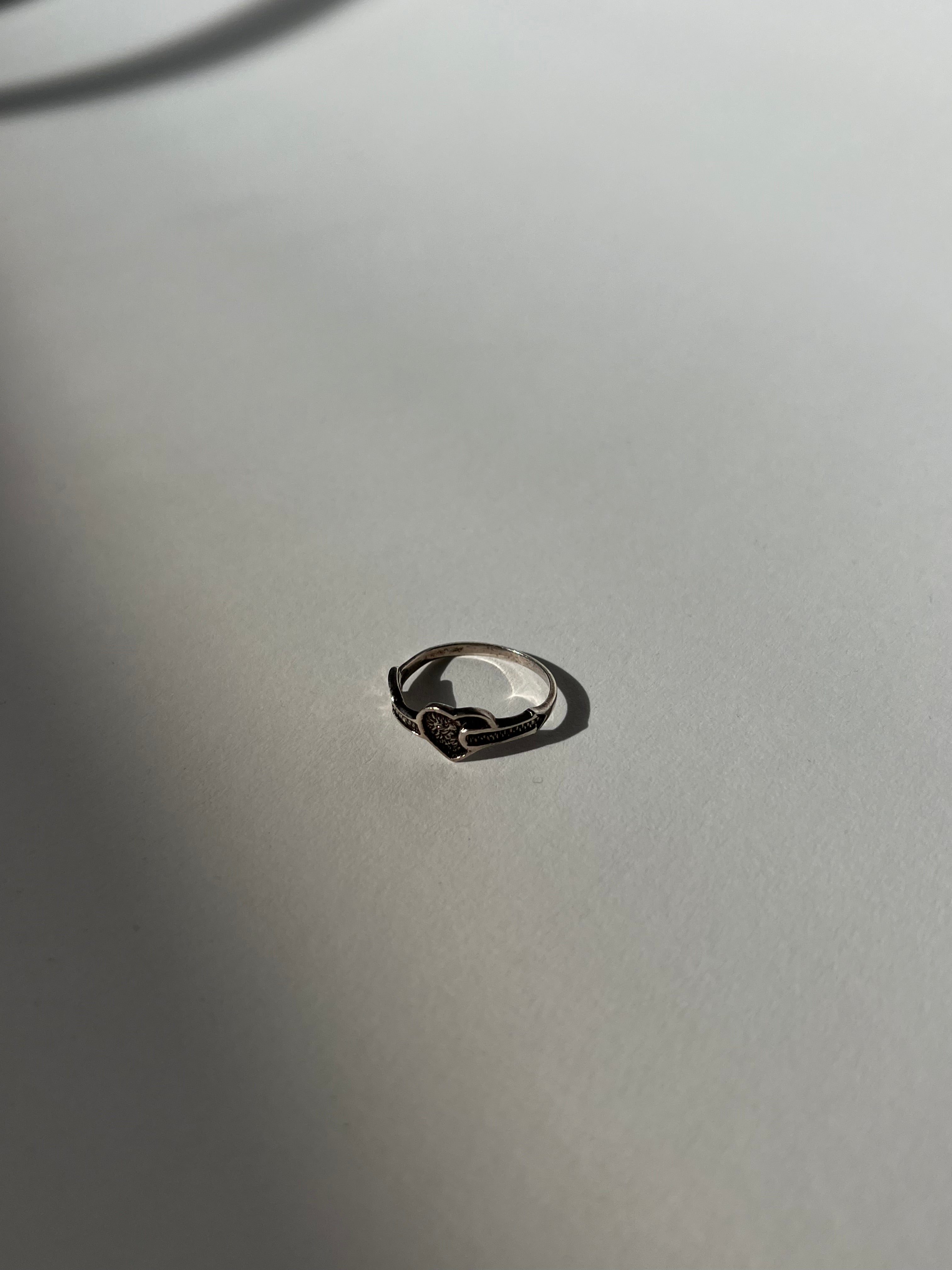 טבעת כסף 925 לב עם חץ (7.5 US)