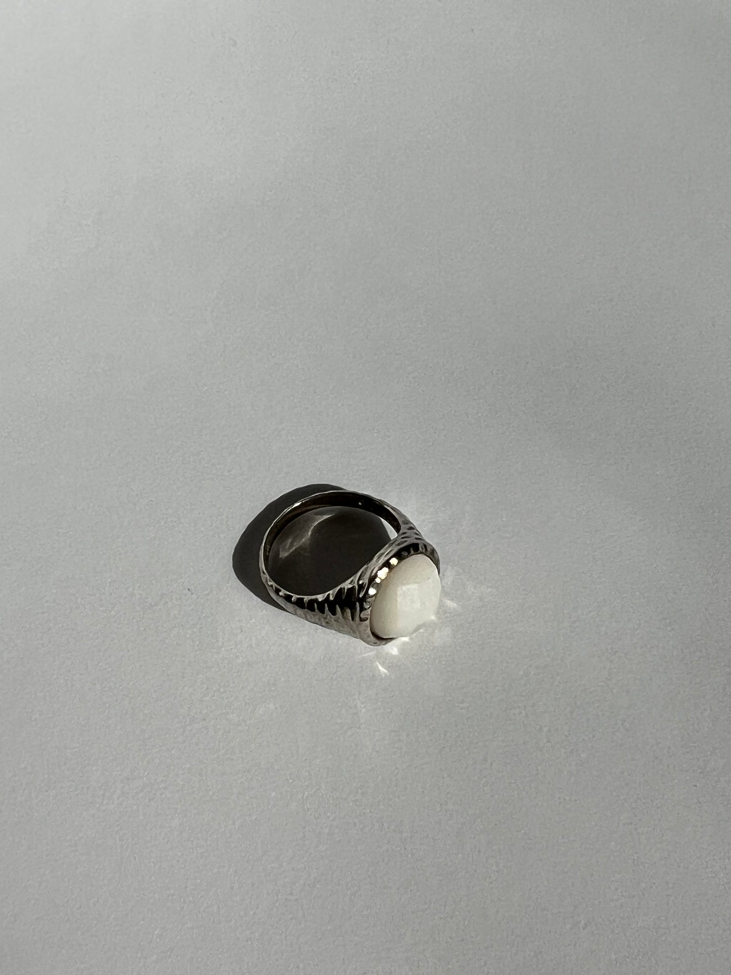 טבעת כסף 925 בשילוב אבן לבנה (8 US)