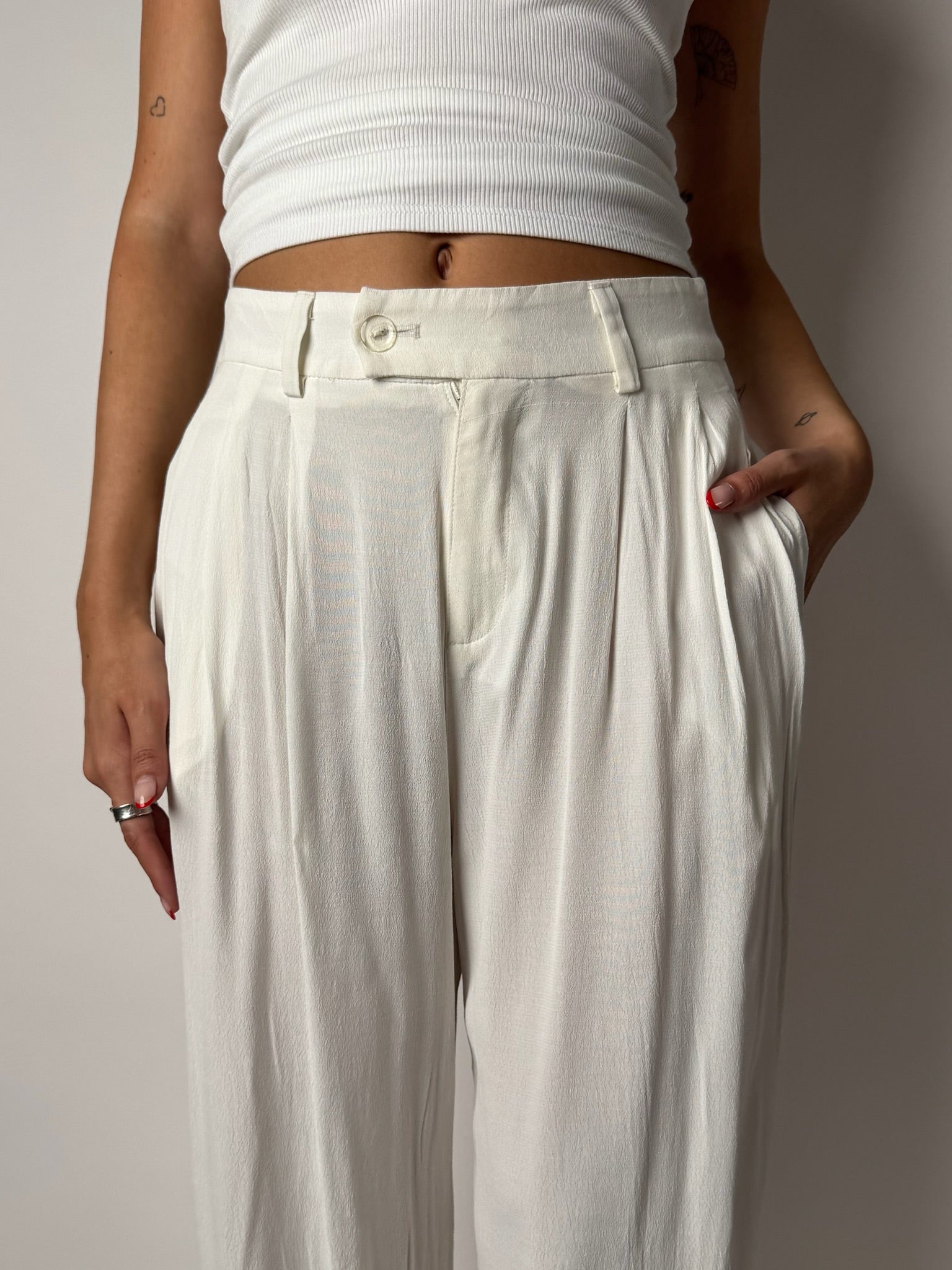 מכנסיים מחויטים בצבע לבן (36)