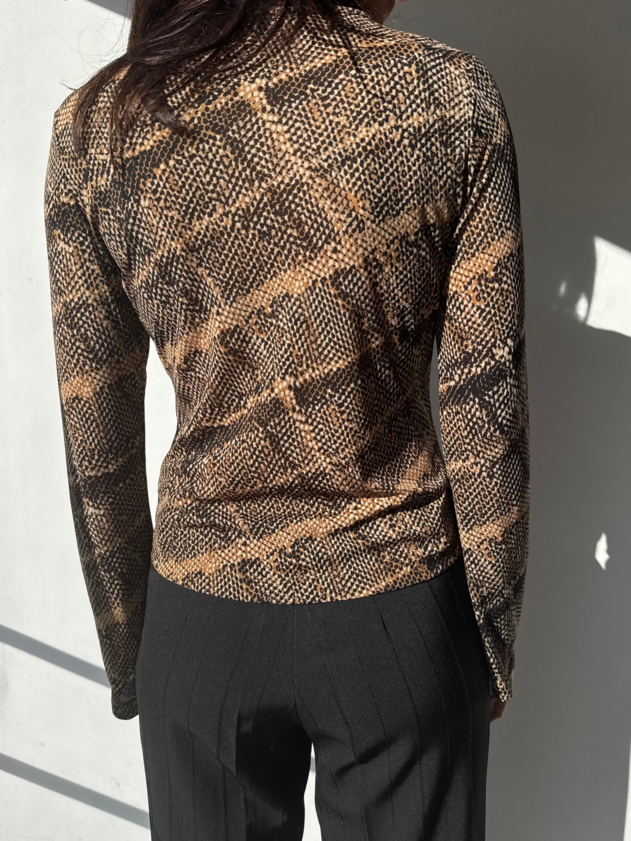 חולצת מש מנוחשת בשילוב קשירה (M)