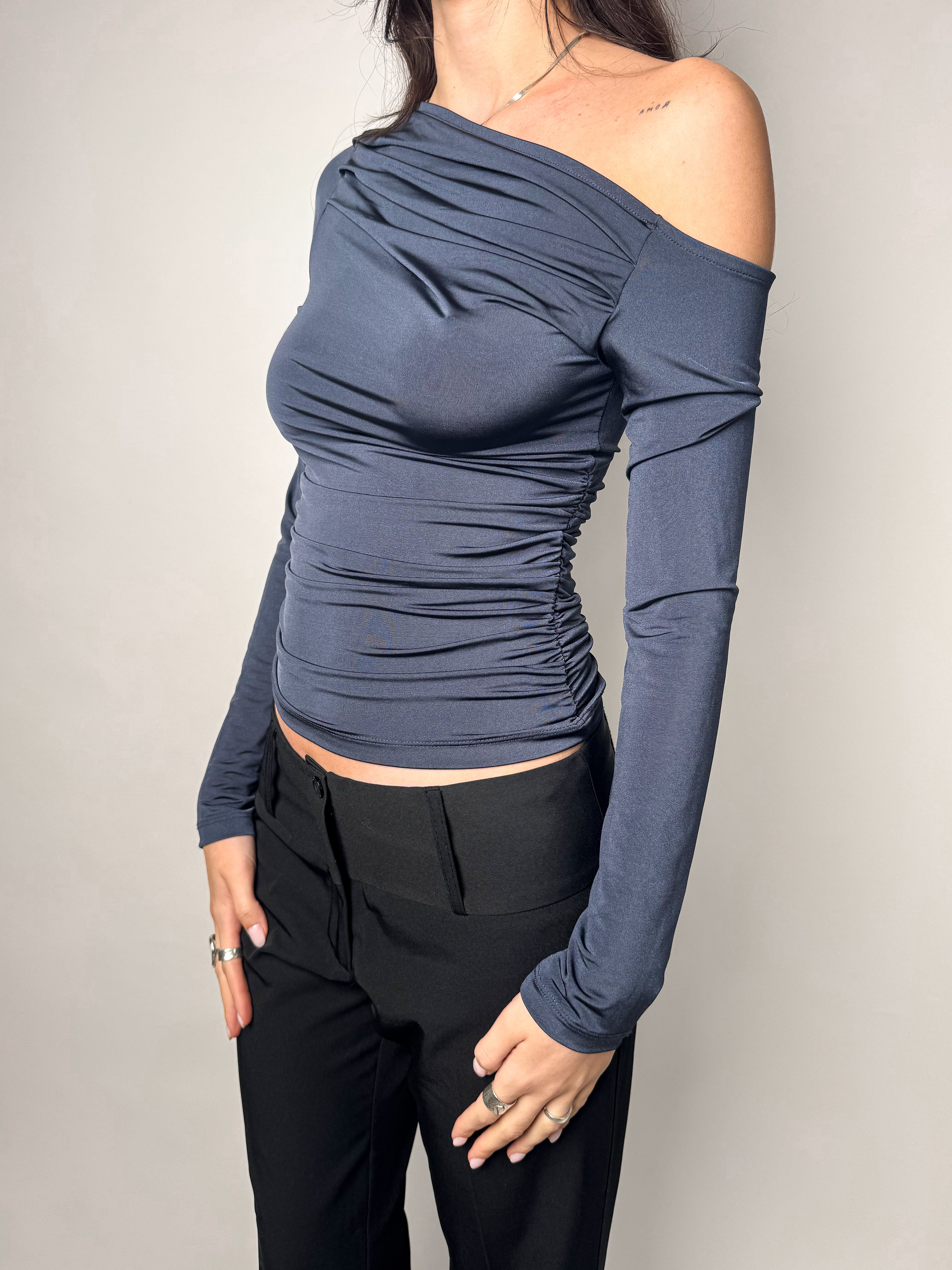 חולצת אוף שולדר מבריקה (XS)