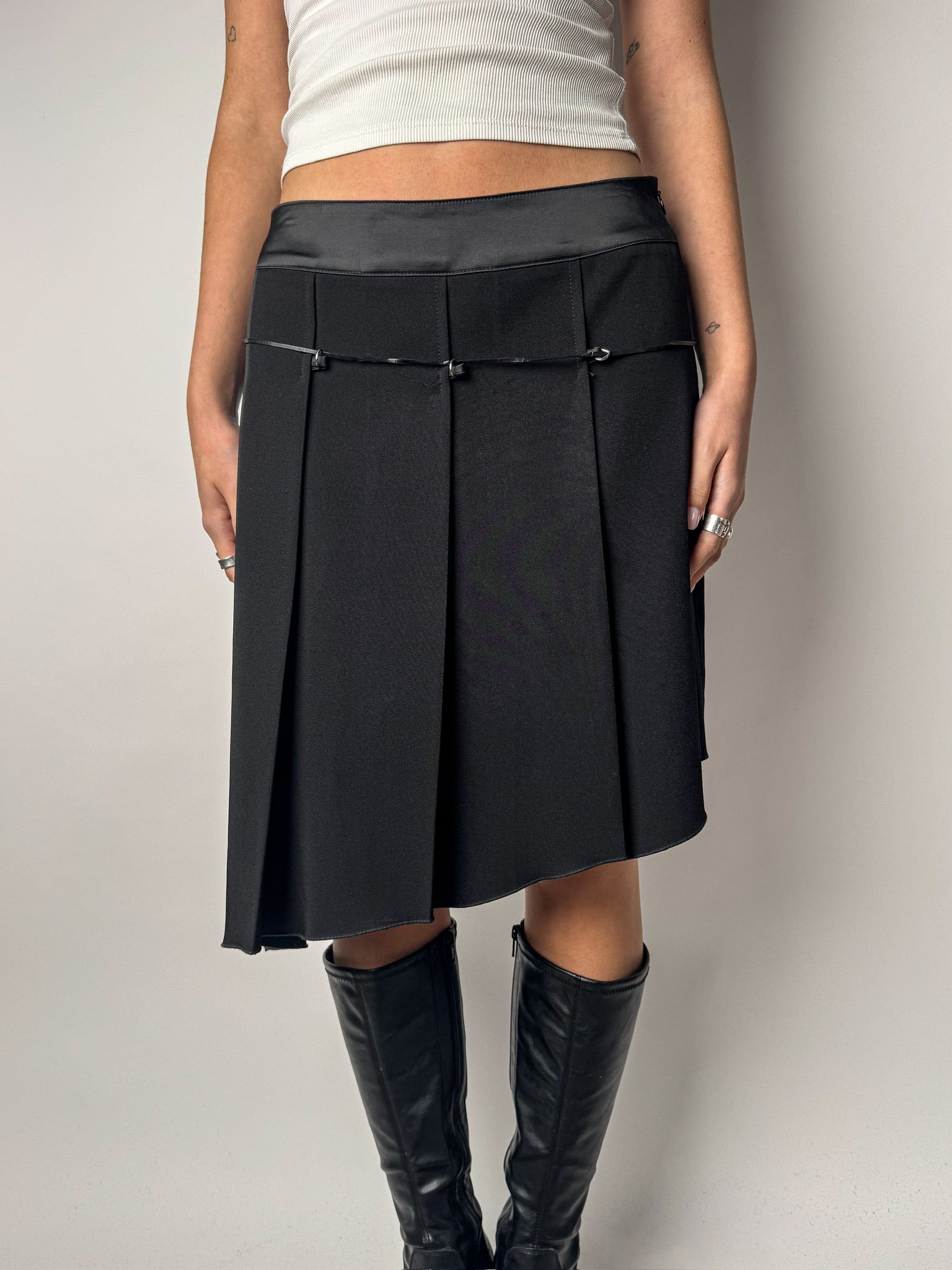 חצאית שחורה א-סימטרית (38)