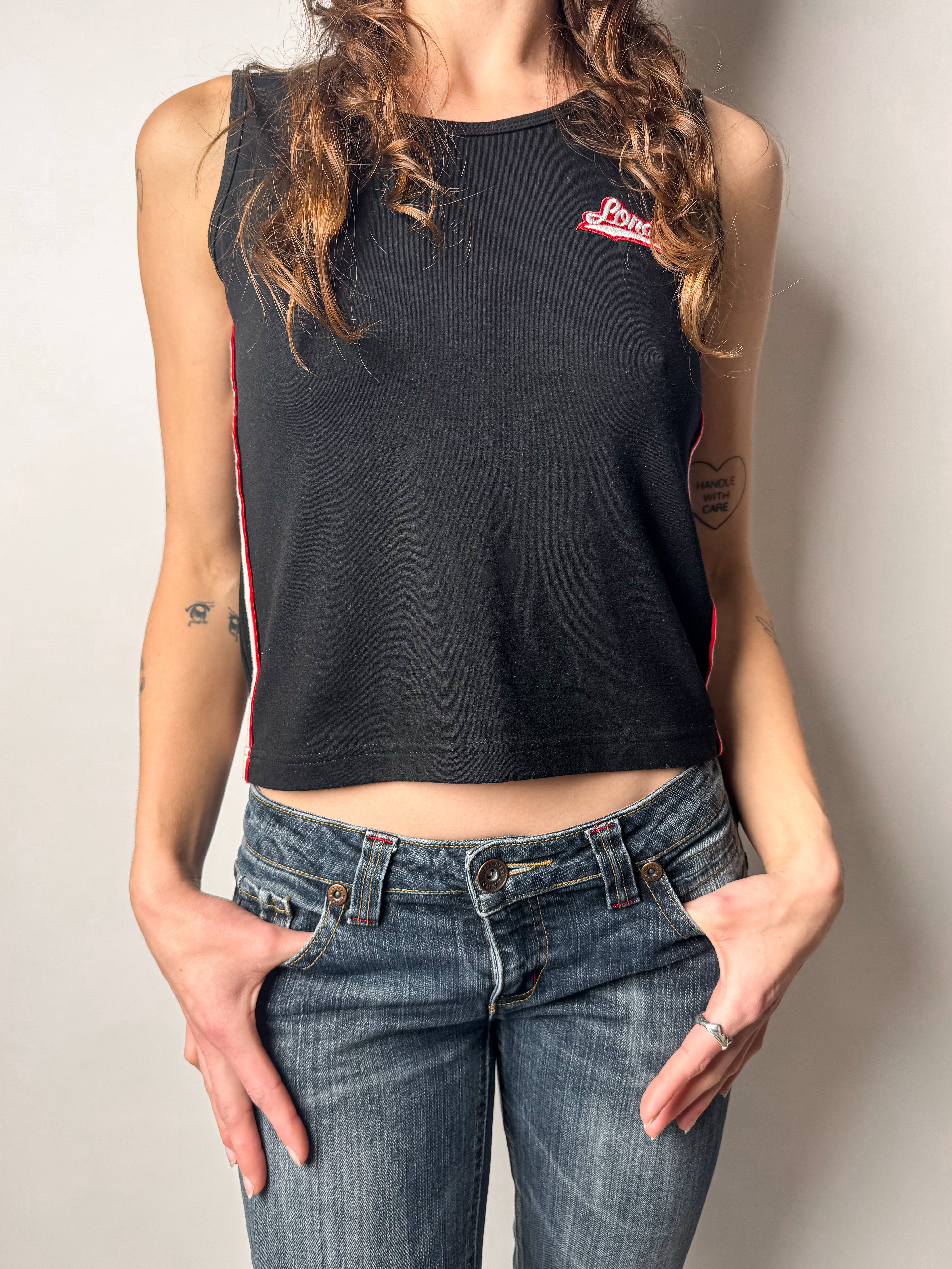 גופייה שחורה עם פאץ׳ (M)