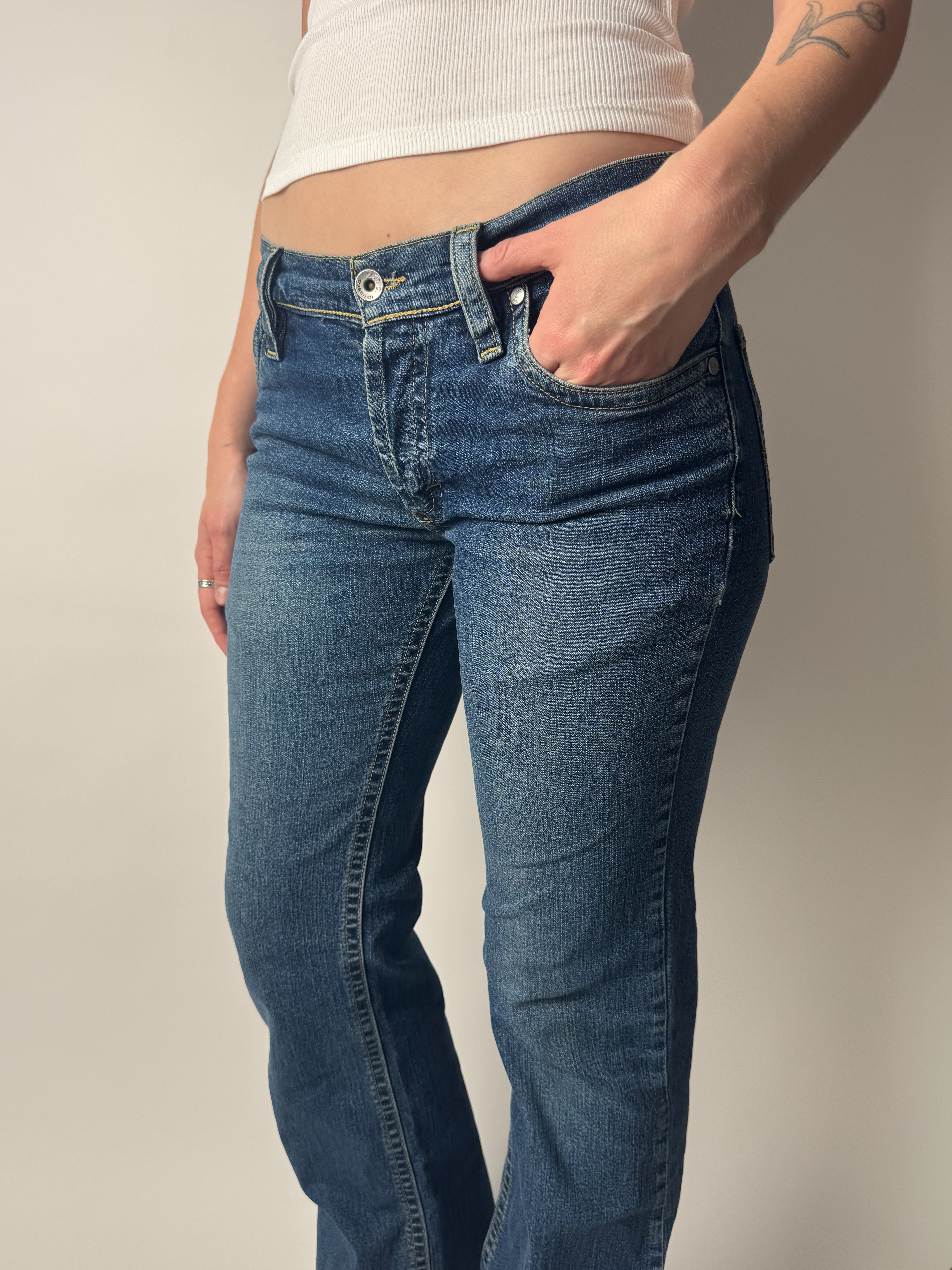 ג׳ינס מתרחב בגוון כהה (38)