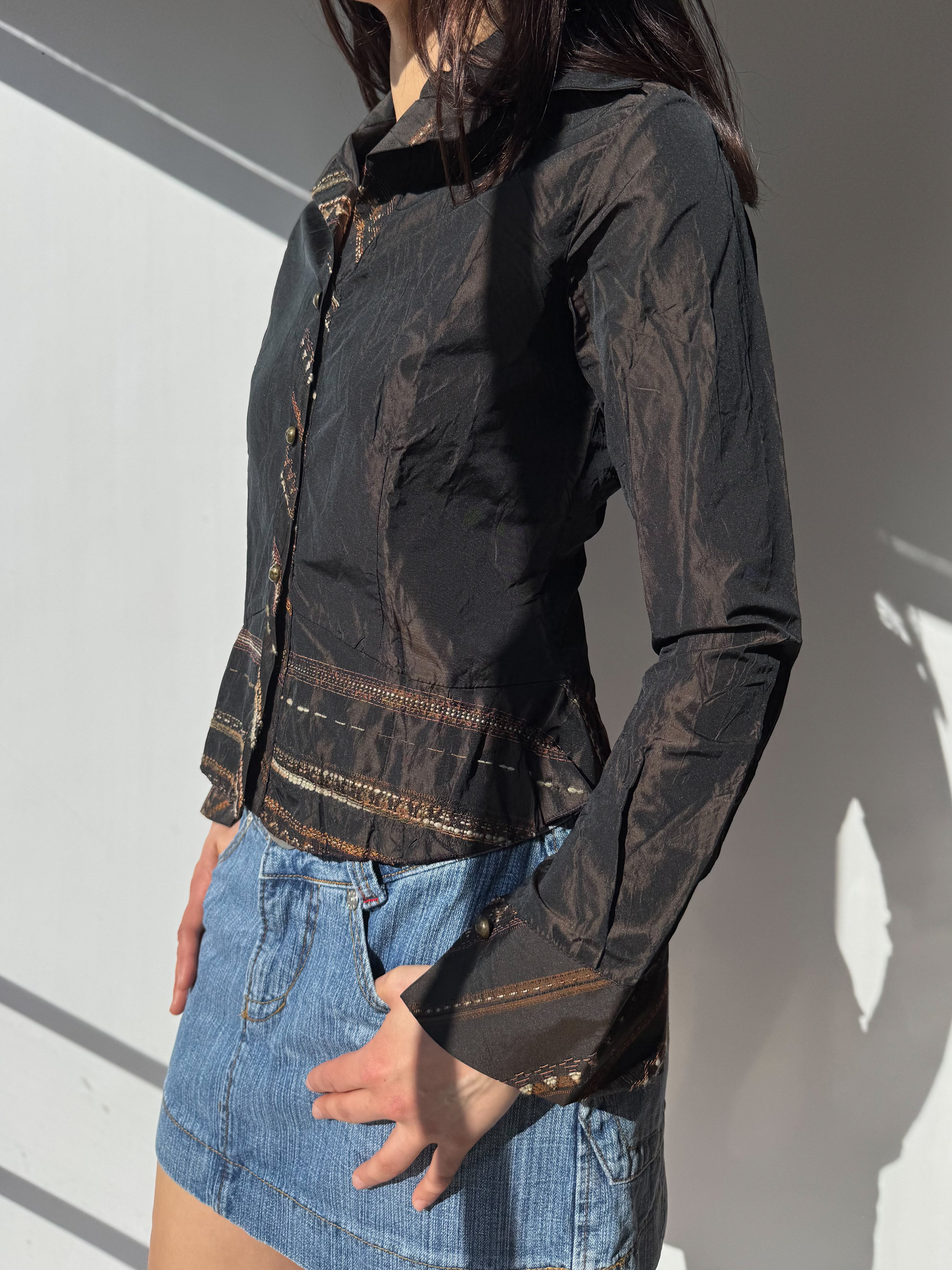 חולצה מכופתרת בשילוב רקמה (M)