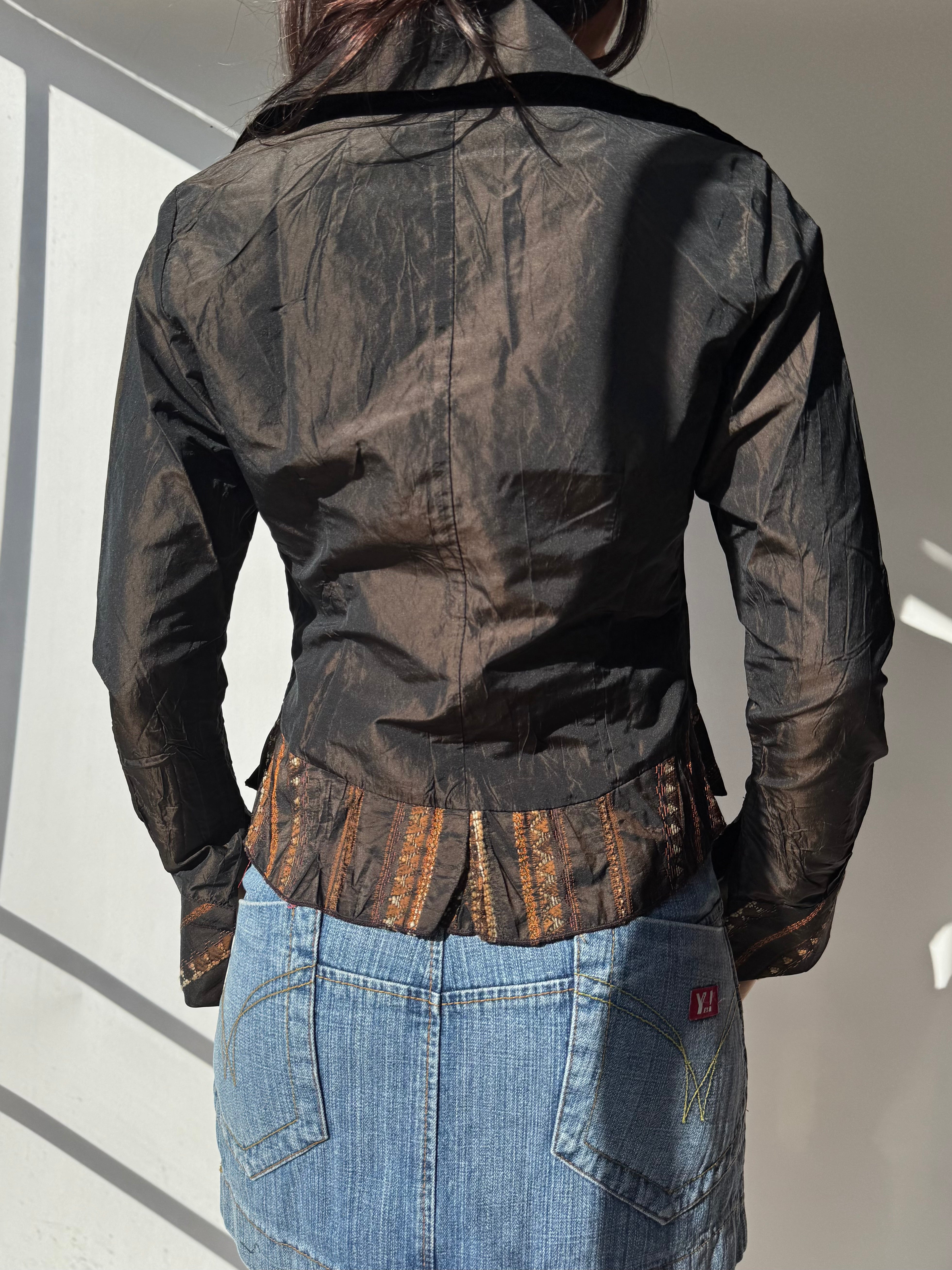 חולצה מכופתרת בשילוב רקמה (M)