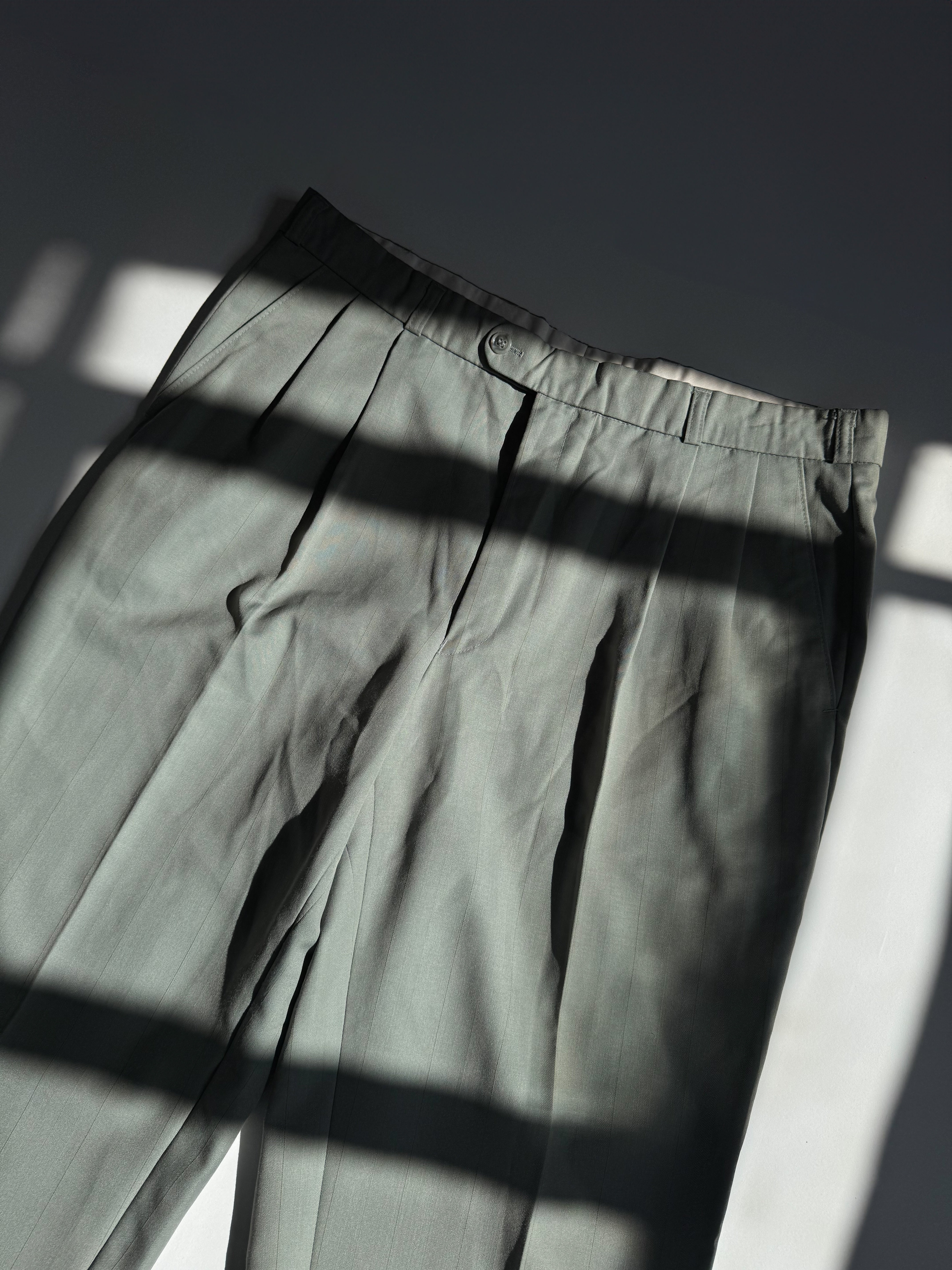 מכנסיים מחויטים אפורים (48)