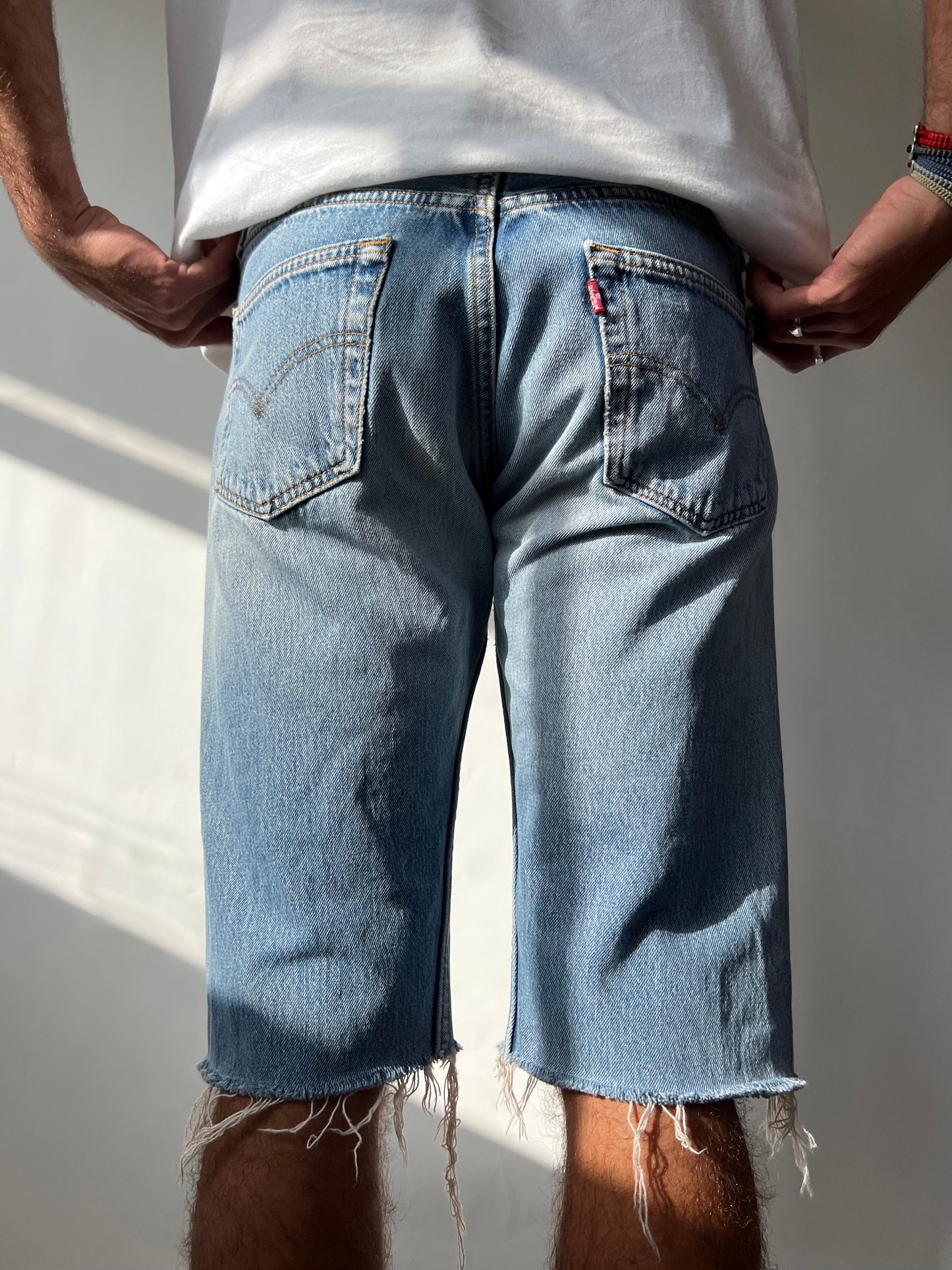 ג׳ינס קרעים קצר Levi's (42)