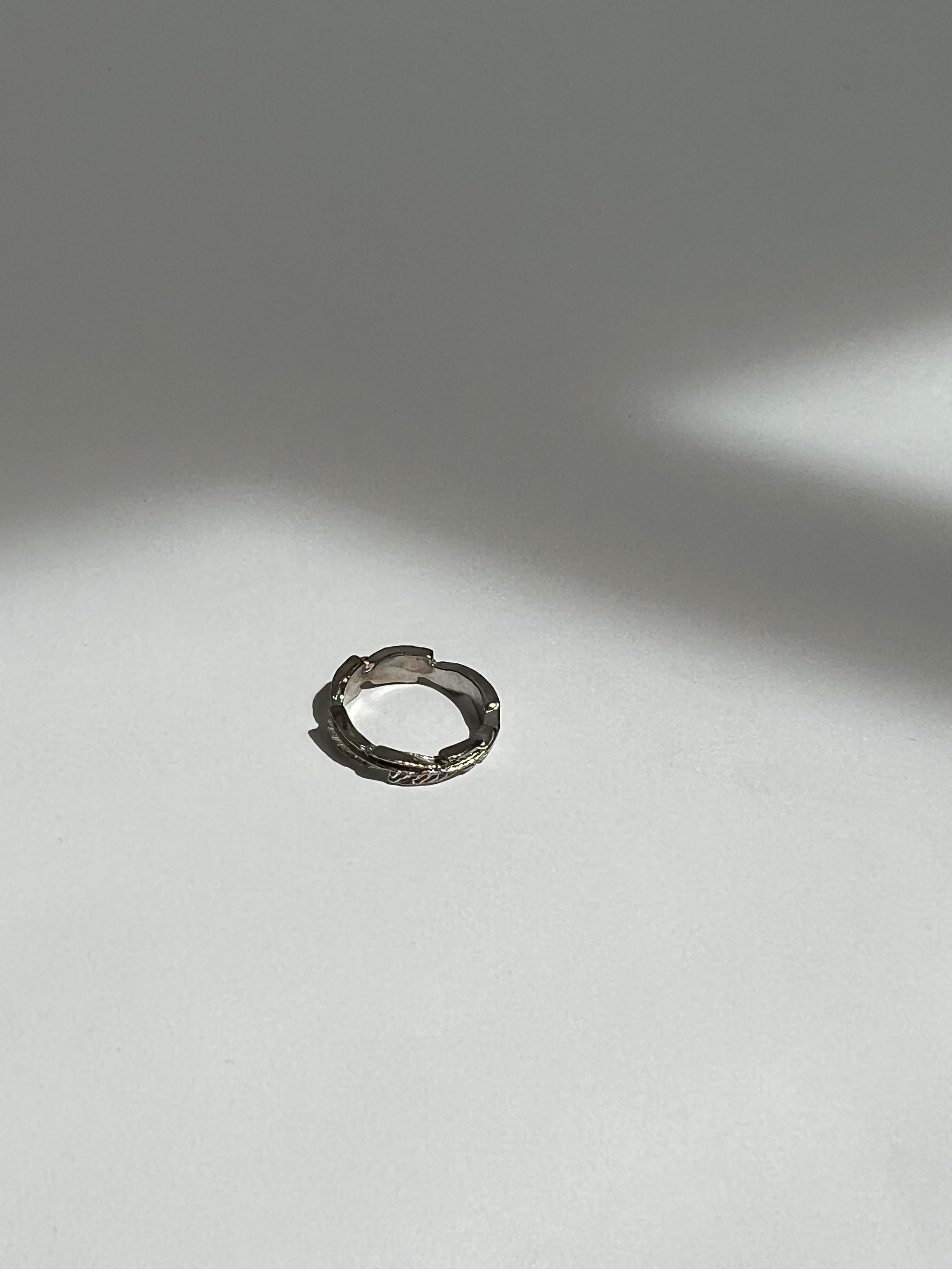 טבעת עלים כסופה